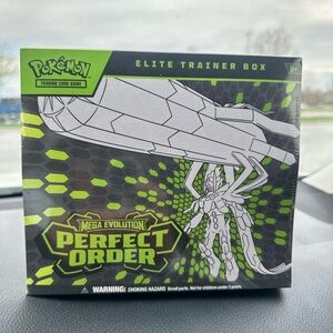 Pokemon Elite Trainer Box Mega Evolution Perfect Order - Green & Black